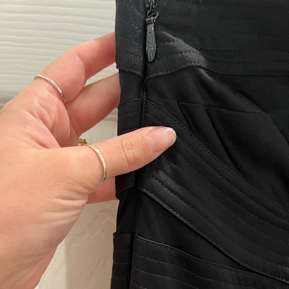 NWT Alexis Addison One-Shoulder Black Gown - Picture 5 of 13